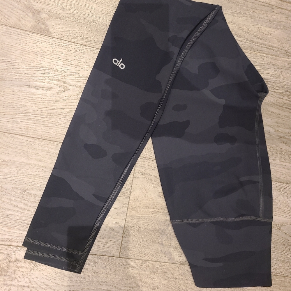 ALO YOGA XS Camo Vapor Legging retail $128, New without tags